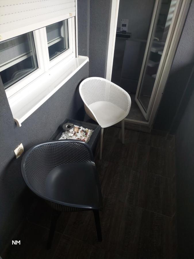 Grey Apartment Ni Esterno foto