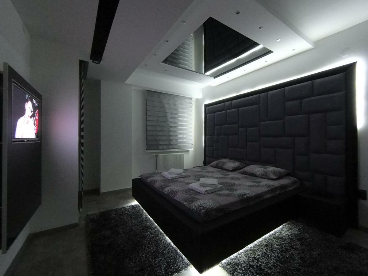 Grey Apartment Ni Esterno foto