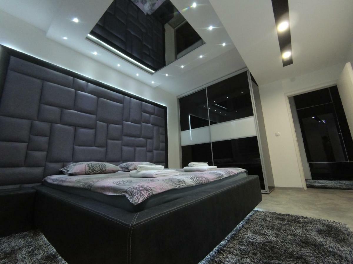 Grey Apartment Ni Esterno foto