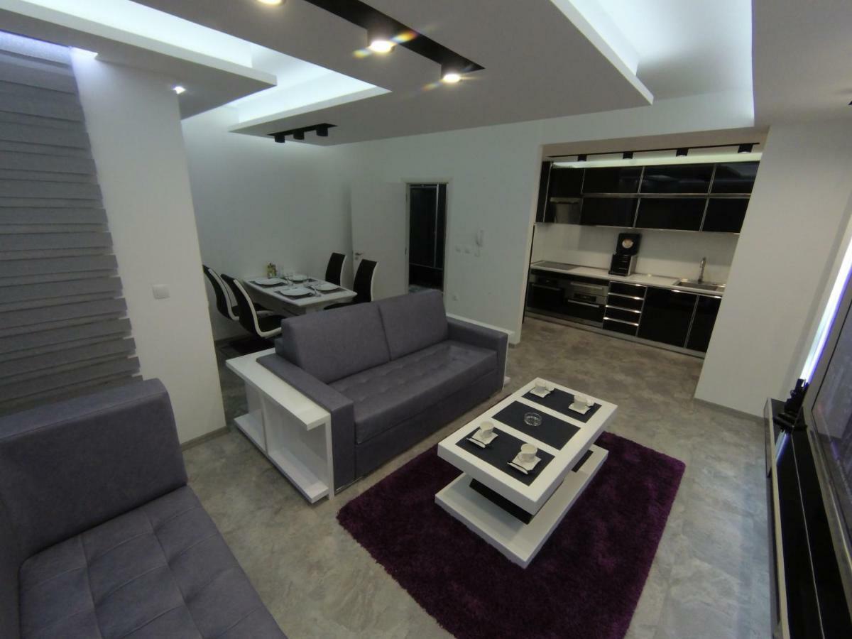 Grey Apartment Ni Esterno foto